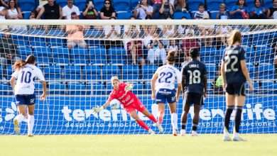 Noelia Ramos parando el penalti a Sara Däbritz.