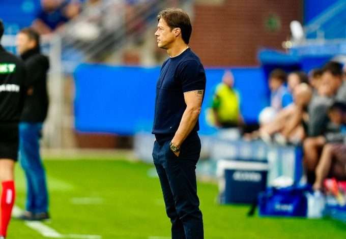 Matías Almeyda durante el partido entre el Sevilla y el Deportivo Alavés