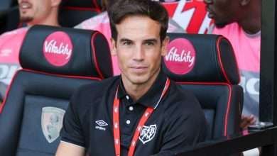 BOURNEMOUTH, ENGLAND - AUGUST 04: Head Coach Iñigo Pérez of Rayo Vallecano during Pre-Season Friendly between AFC Bournemouth and Rayo Vallecano at Vitality Stadium on August 04, 2024 in Bournemouth, England.