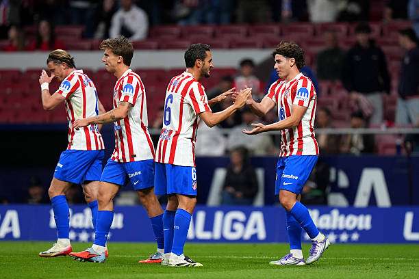 MADRID, SPAIN - SEPTEMBER 24: Julian Alvarez of Atletico de Madrid celebrates scoring his team's first goal with teammate Koke during the LaLiga EA Sports match between Atletico de Madrid and Rayo Vallecano de Madrid at Riyadh Air Metropolitano on September 24, 2025 in Madrid, Spain.