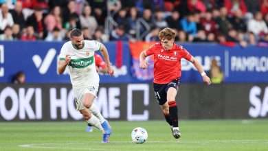 Leo Petrot of Elche CF battles for possession with Victor Munoz of CA Osasuna during the LaLiga EA Sports match between CA Osasuna and Elche CF at Estadio El Sadar on September 25, 2025 in Pamplona, Spain. (Photo by Ion Alcoba Beitia/Getty Images)