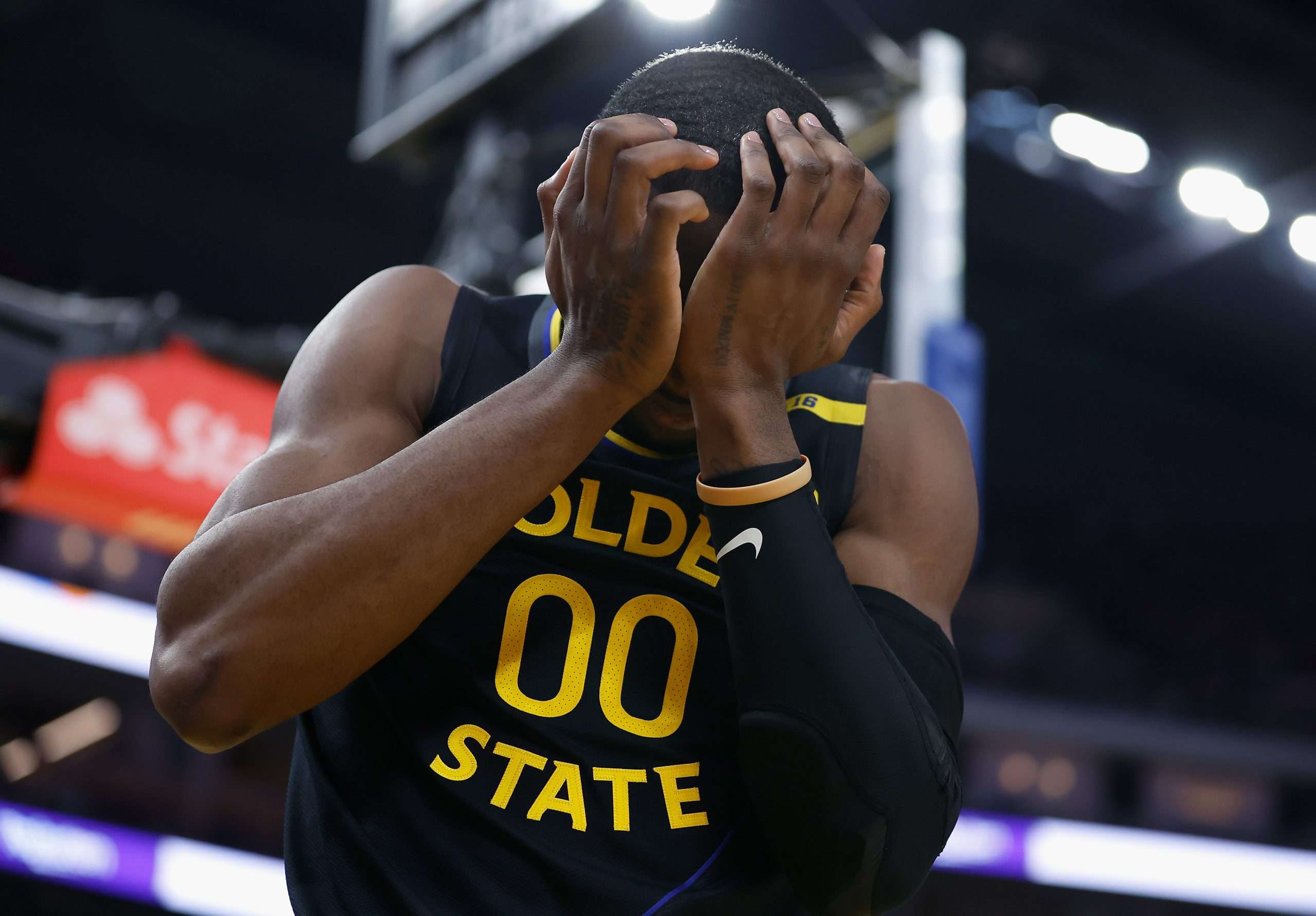 Cleveland Cavaliers v Golden State Warriors SAN FRANCISCO, CALIFORNIA - DECEMBER 30: Jonathan Kuminga #00 of the Golden State Warriors reacts after a play in the third quarter against the Cleveland Cavaliers at Chase Center on December 30, 2024 in San Francisco, California. NOTE TO USER: User expressly acknowledges and agrees that, by downloading and or using this photograph, User is consenting to the terms and conditions of the Getty Images License Agreement. (Photo by Lachlan Cunningham/Getty Images)