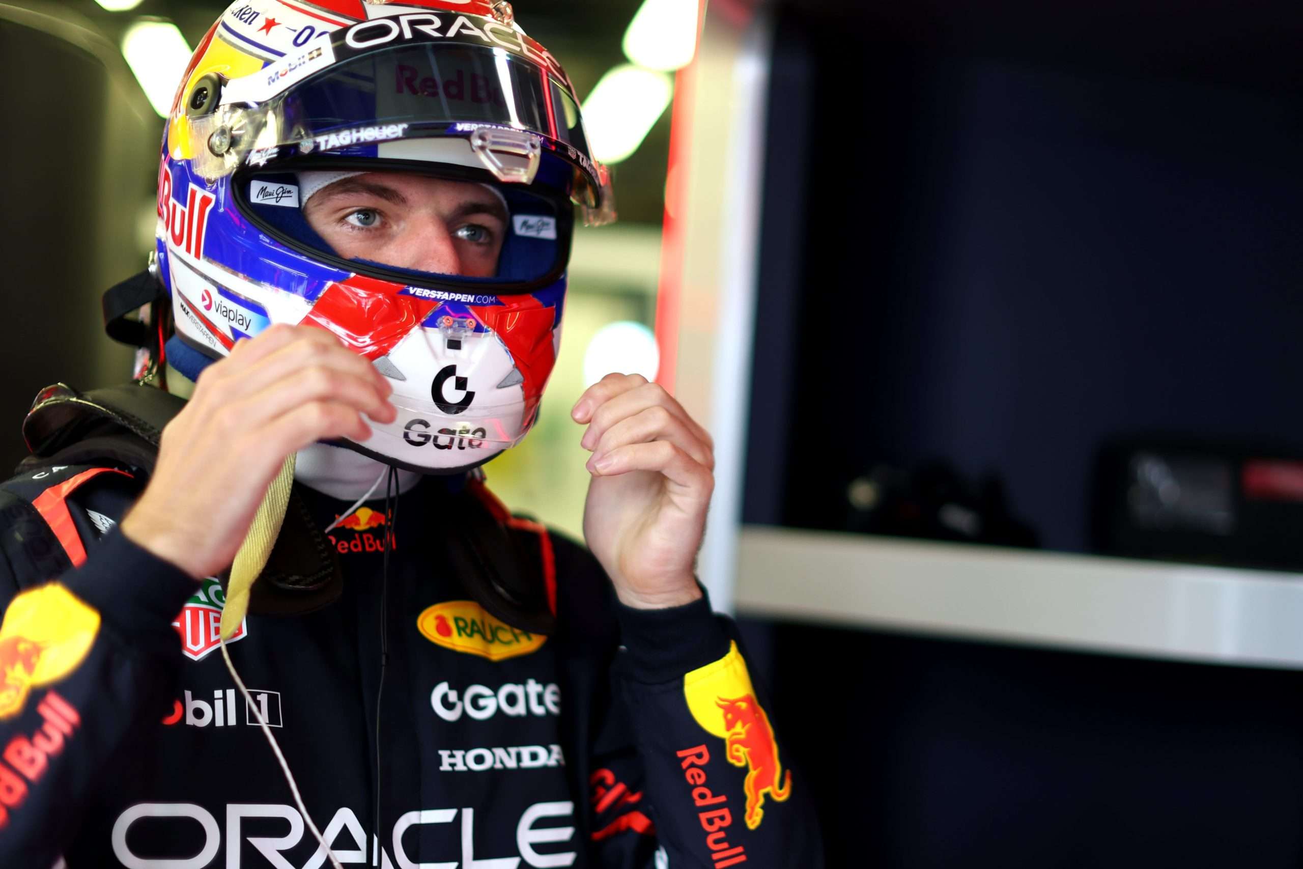 Bakú deja 6 banderas rojas y a Verstappen en la pole