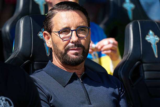 VIGO, SPAIN - AUGUST 17: Jose Bordalas, Manager of Getafe CF looks on prior to the LaLiga EA Sports match between RC Celta de Vigo and Getafe CF at Estadio Abanca-Balaidos on August 17, 2025 in Vigo, Spain. (Photo by Bruno Penas/Quality Sport Images/Getty Images)