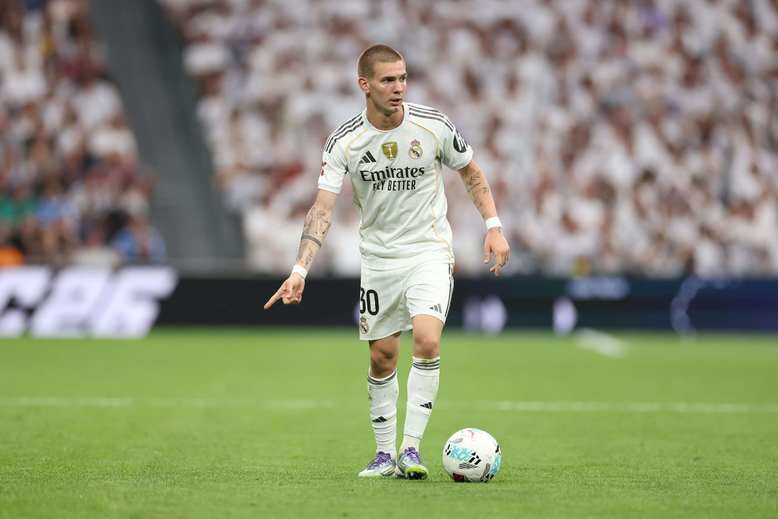 Franco Mastantuono of Real Madrid during the LaLiga EA Sports match between Real Madrid CF and RCD Espanyol de Barcelona at Estadio Santiago Bernabeu on September 20, 2025 in Madrid, Spain. (Photo by Florencia Tan Jun/Getty Images)
