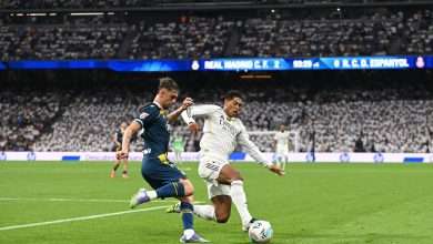 MADRID, SPAIN - SEPTEMBER 20: Jofre Carreras of RCD Espanyol is tackled by Jude Bellingham of Real Madrid during the LaLiga EA Sports match between Real Madrid CF and RCD Espanyol de Barcelona at Estadio Santiago Bernabeu on September 20, 2025 in Madrid, Spain. (Photo by Denis Doyle/Getty Images)