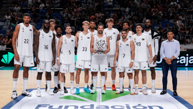 Sergio Llull y sus compañeros con el trofeo del XIV Torneo Costa del Sol | Mariano Pozo
