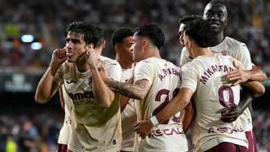 VALENCIA, SPAIN - OCTOBER 25: Gerard Moreno of Villarreal CF celebrates scoring his team's first goal with teammates during the LaLiga EA Sports match between Valencia CF and Villarreal CF at Estadi de Mestalla on October 25, 2025 in Valencia, Spain. (Photo by Aitor Alcalde/Getty Images)