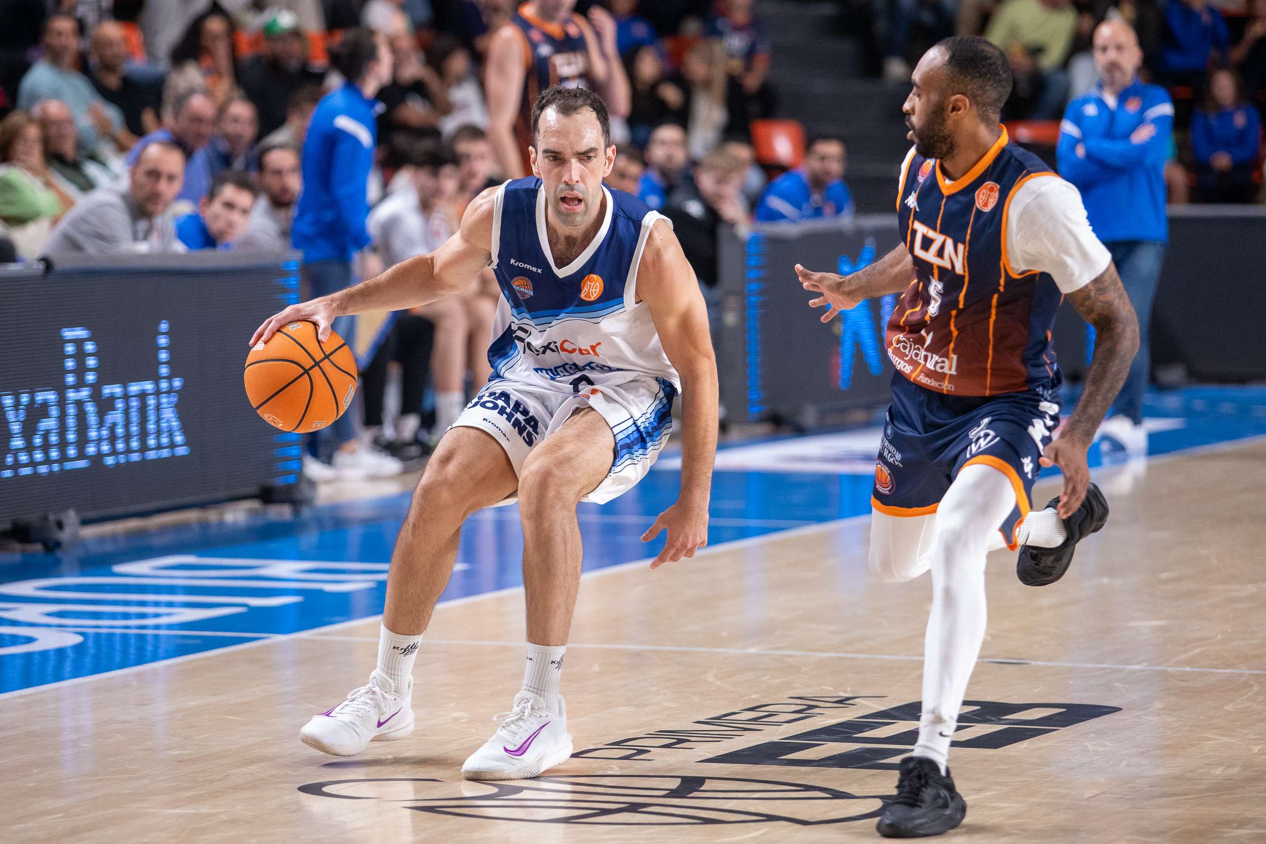 Vítor Benite en un acción contra Marquis Jackson