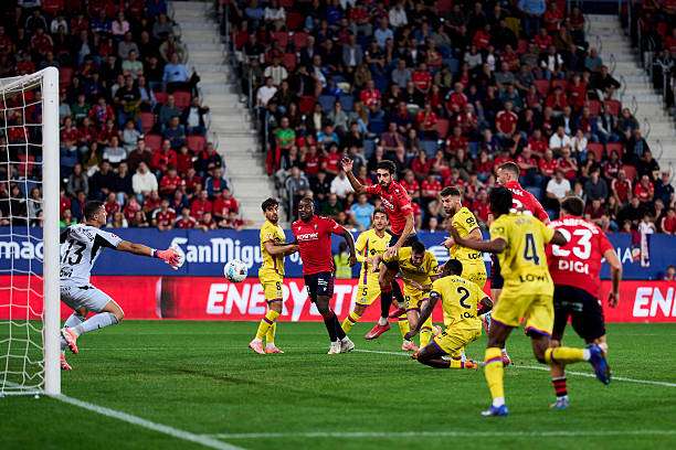 PAMPLONA, SPAIN - OCTOBER 03: Alejandro Catena of CA Osasuna scoring his team's second goal during the LaLiga EA Sports match between CA Osasuna and Getafe CF at Estadio El Sadar on October 03, 2025 in Pamplona, Spain. (Photo by Juan Manuel Serrano Arce/Getty Images)