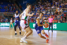 Mateo Díaz en una acción contra Jiahao Yu en el Fuenlabrada contra Cantabria