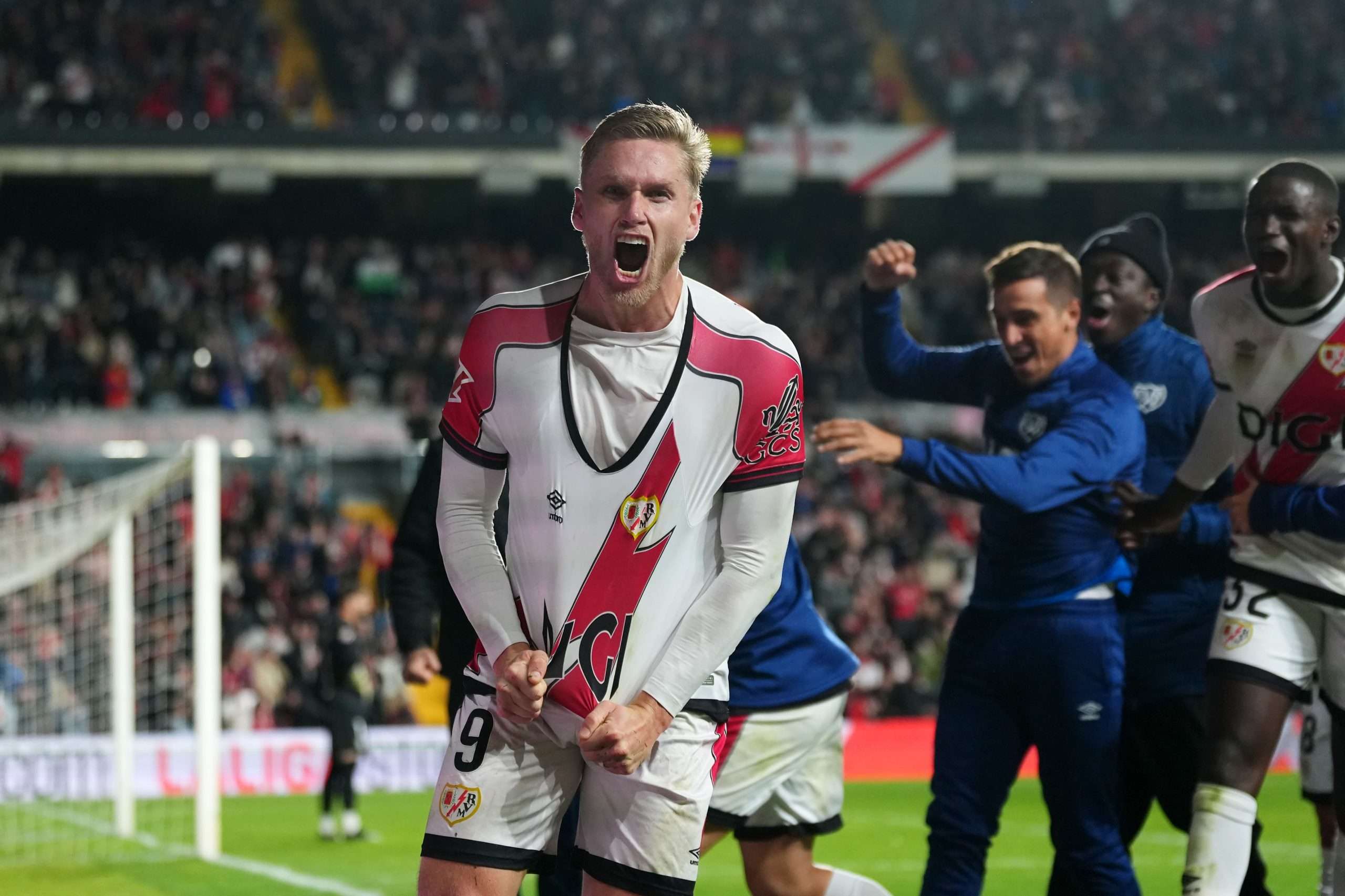 Victoria agónica del Rayo Vallecano con un gol de Alemão en el minuto 90 en su encuentro ante el Deportivo Alavés.