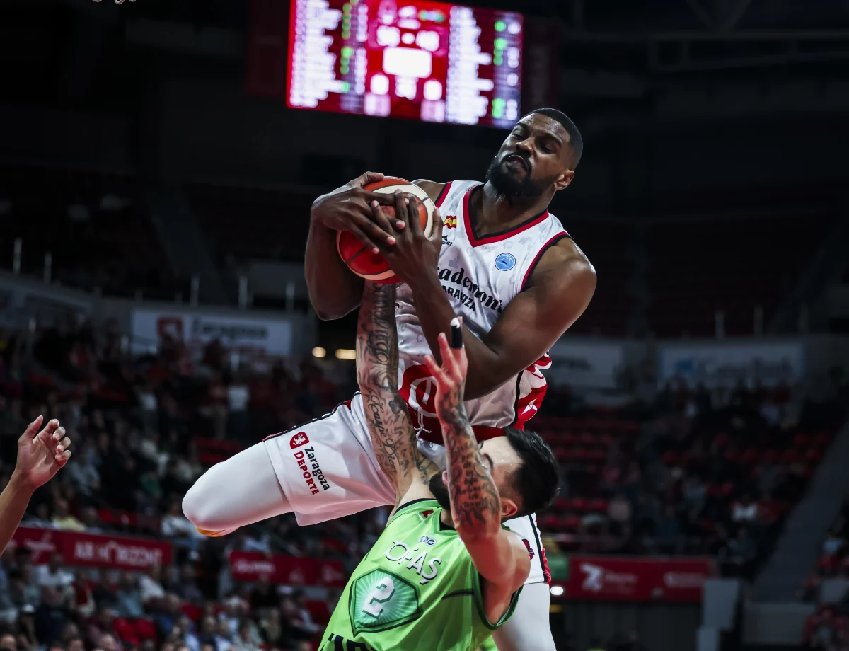 Yoanki Mencía en un partido con el Casademont Zaragoza