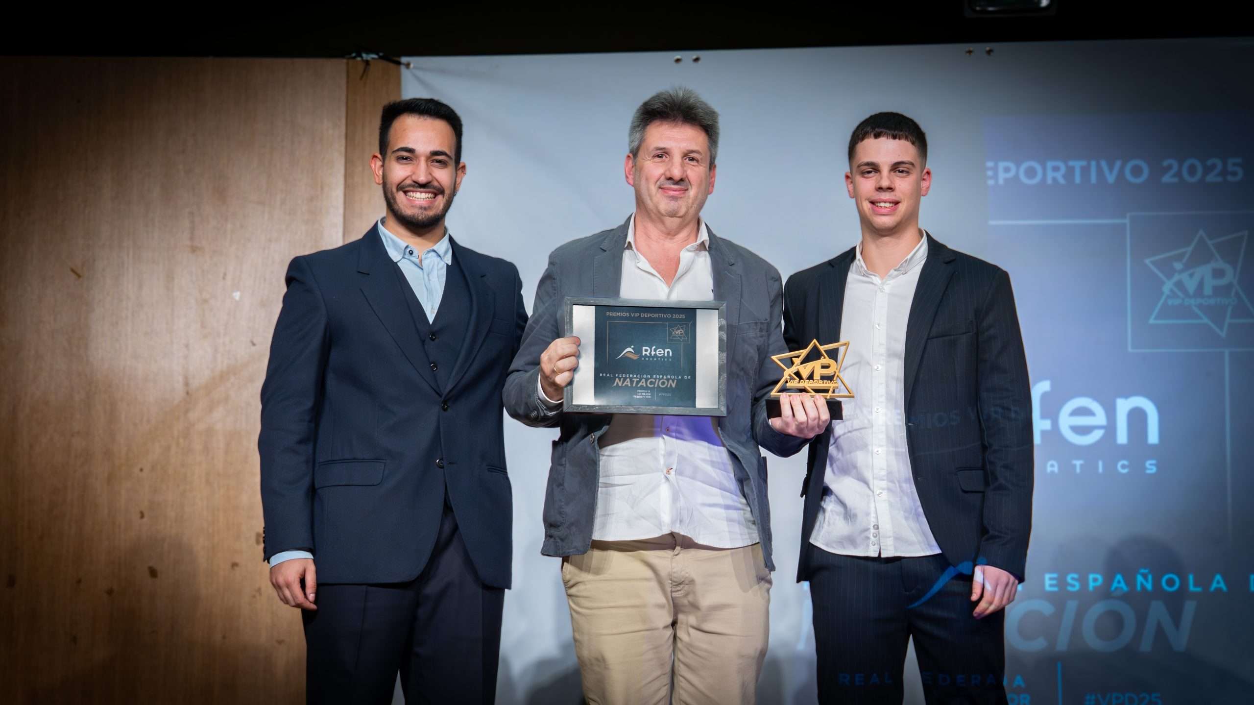 La Real Federación Española de Natación, 'Premio a la Mejor Federación' en VPD25. Imagen vía: VIP Deportivo.