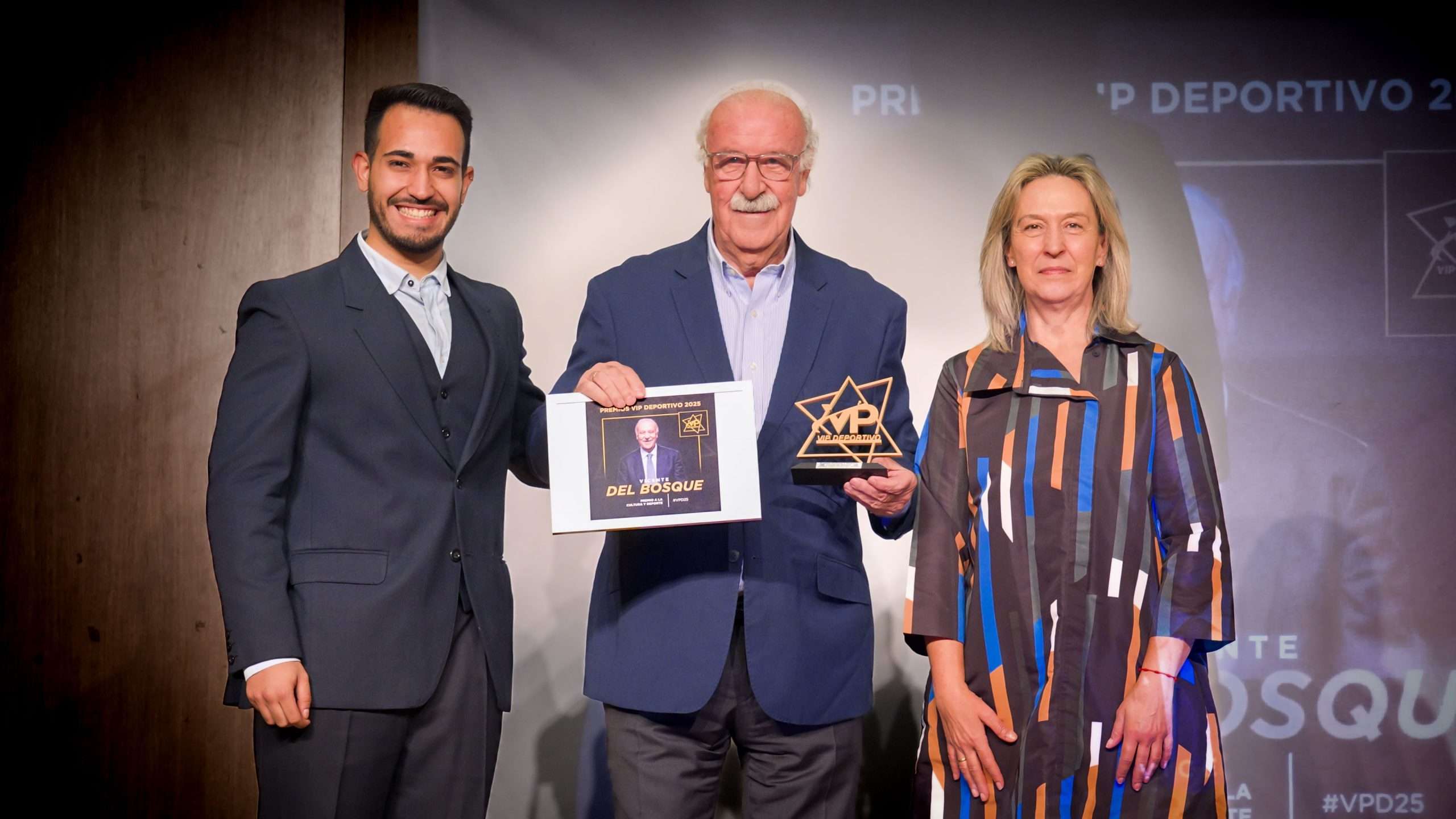 La Real Federación Española de Natación, 'Premio a la Mejor Federación' en VPD25. Imagen vía VIP Deportivo. Imagen vía: VIP Deportivo.