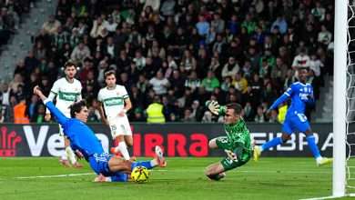 ELCHE, SPAIN - NOVEMBER 23: Gonzalo Garcia of Real Madrid shoots at goal during the LaLiga EA Sports match between Elche CF and Real Madrid CF at Estadio Manuel Martinez Valero on November 23, 2025 in Elche, Spain. (Photo by Angel Martinez/Getty Images)