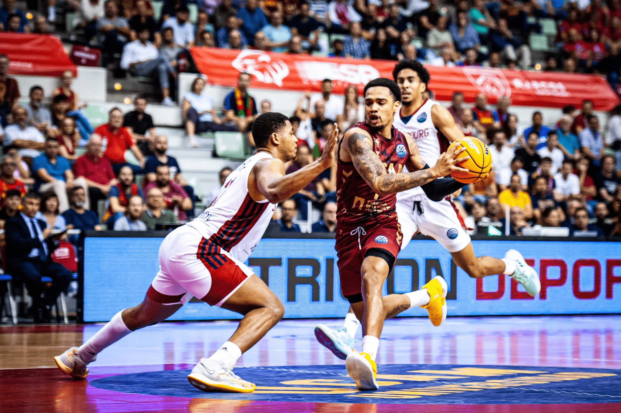 Jordan Davis con el UCAM Murcia en la Liga ACB