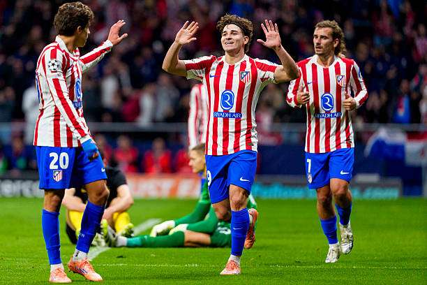 MADRID, SPAIN - NOVEMBER 4: Julián Álvarez of Atletico de Madrid celebrates with his teammatesmGiuliano Simeone after scoring his team’s opening goal during the UEFA Champions League 2025/26 League Phase MD4 match between Atletico de Madrid and R. Union Saint-Gilloise at Estadio Metropolitano on November 4, 2025 in Madrid, Spain. (Photo by Alberto Gardin/Eurasia Sport Images/Getty Images)