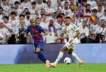 MADRID, SPAIN - OCTOBER 26: Lamine Yamal of FC Barcelona passes the ball whilst under pressure from Kylian Mbappe of Real Madrid during the LaLiga EA Sports match between Real Madrid CF and FC Barcelona at Estadio Santiago Bernabeu on October 26, 2025 in Madrid, Spain. (Photo by David Ramos/Getty Images)