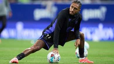 Raphael Dias 'Raphinha' of FC Barcelona warms up prior to the LaLiga EA Sports match between Real Oviedo and FC Barcelona at Carlos Tartiere on September 25, 2025 in Oviedo, Spain. (Photo by Juan Manuel Serrano Arce/Getty Images)