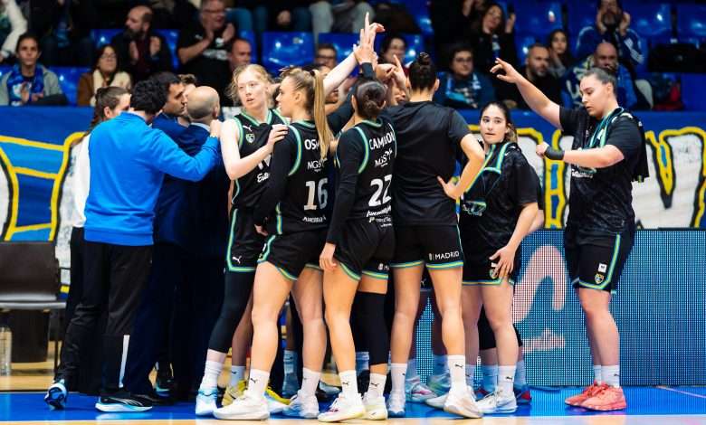 Las 'Women in Black' en el partido de la J7 de la LF Endesa frente a Spar Girona.