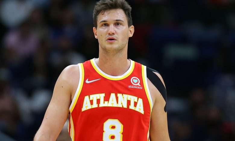 NEW ORLEANS, LOUISIANA - OCTOBER 27: Danilo Gallinari #8 of the Atlanta Hawks reacts against the New Orleans Pelicans during the second half at the Smoothie King Center on October 27, 2021 in New Orleans, Louisiana. NOTE TO USER: User expressly acknowledges and agrees that, by downloading and or using this Photograph, user is consenting to the terms and conditions of the Getty Images License Agreement. (Photo by Jonathan Bachman/Getty Images)