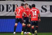 Victor Munoz of CA Osasuna celebrates scoring his team's first goal with teammates during the LaLiga EA Sports match between CA Osasuna and Levante UD at Estadio El Sadar on December 08, 2025 in Pamplona, Spain. (Photo by Juan Manuel Serrano Arce/Getty Images)