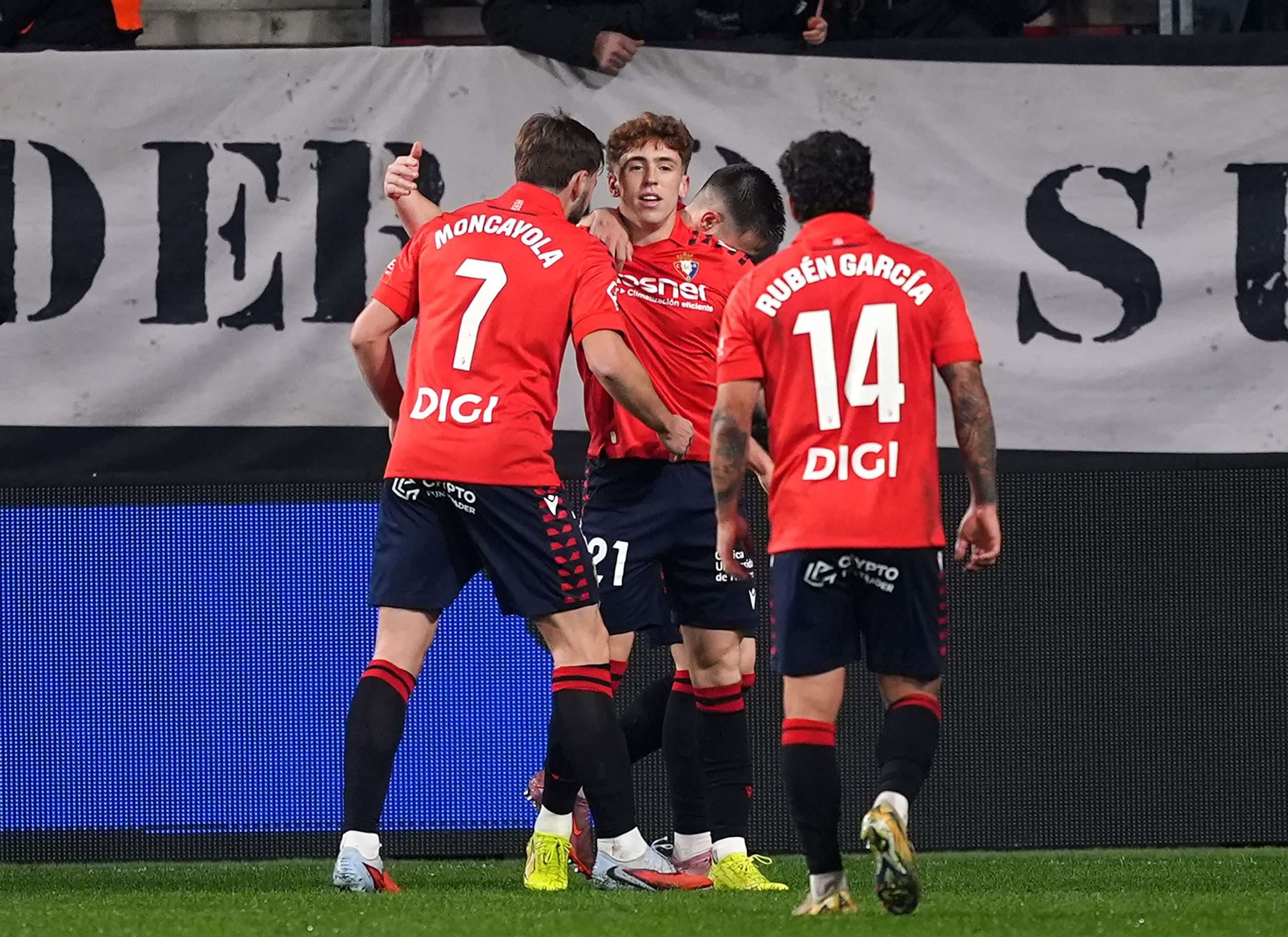 Victor Munoz of CA Osasuna celebrates scoring his team's first goal with teammates during the LaLiga EA Sports match between CA Osasuna and Levante UD at Estadio El Sadar on December 08, 2025 in Pamplona, Spain. (Photo by Juan Manuel Serrano Arce/Getty Images)