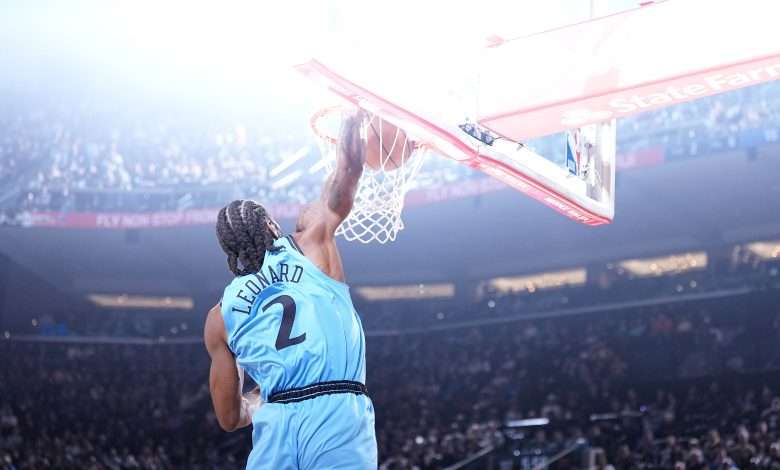 INGLEWOOD, CALIFORNIA - APRIL 05: Kawhi Leonard #2 of the LA Clippers dunks against the Dallas Mavericks during the first half of a game at Intuit Dome on April 05, 2025 in Inglewood, California. (Photo by Michael Owens/Getty Images)