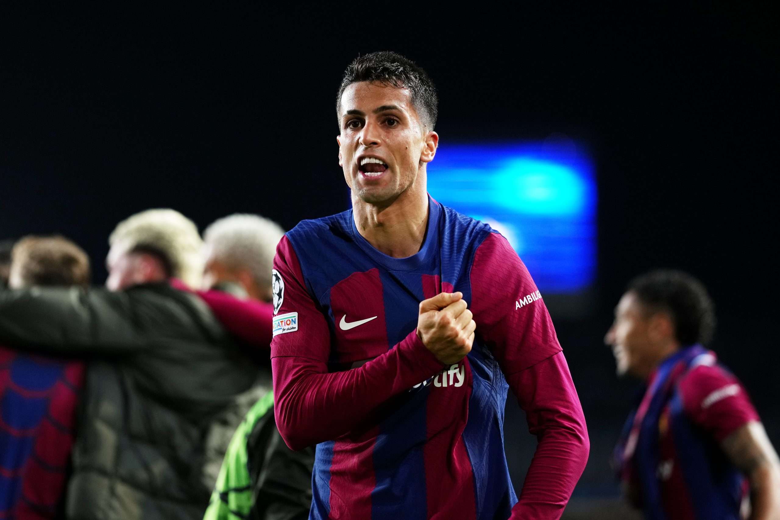 Joao Cancelo pasa el reconocimiento médico con el Barça