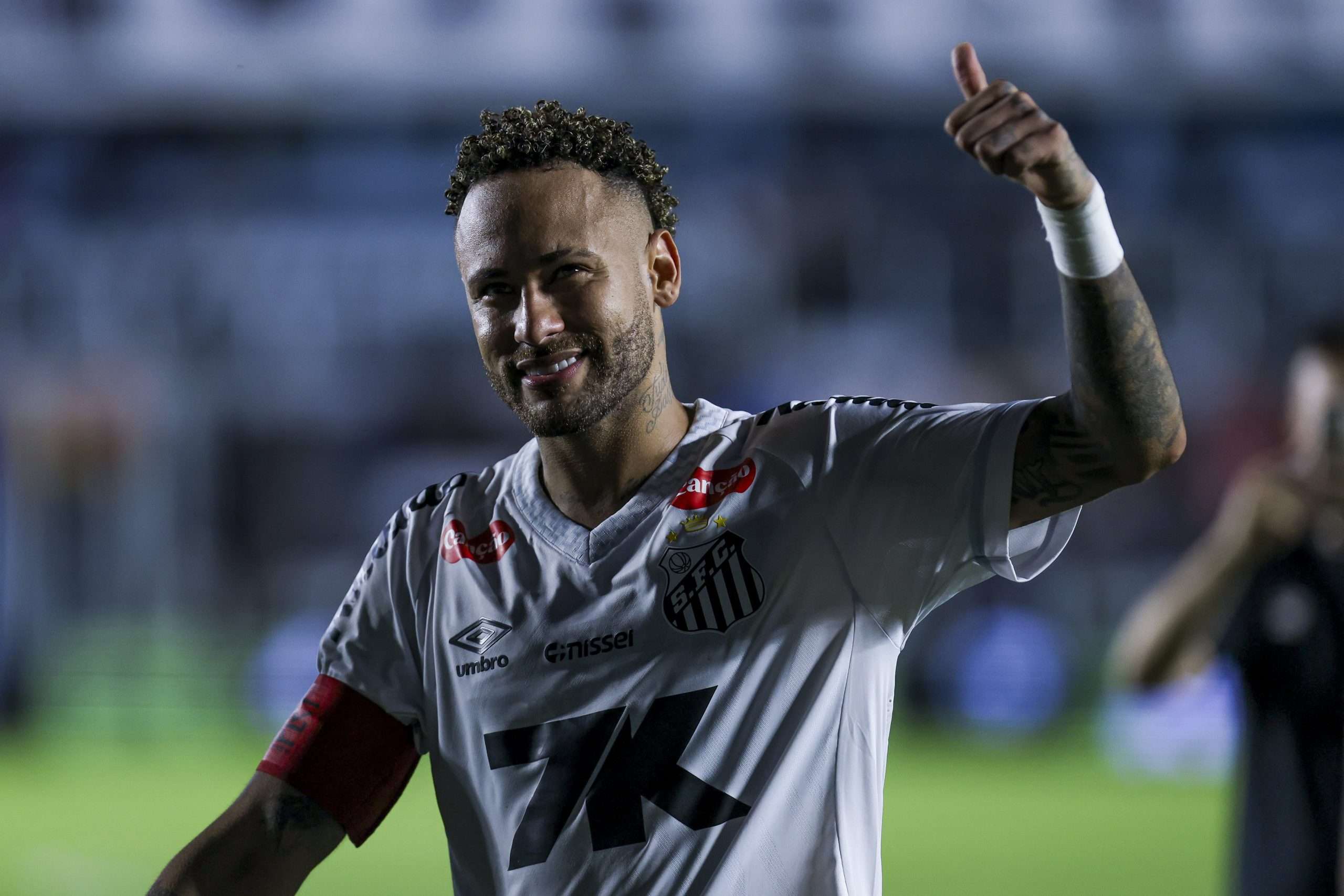 Neymar renueva con el Santos