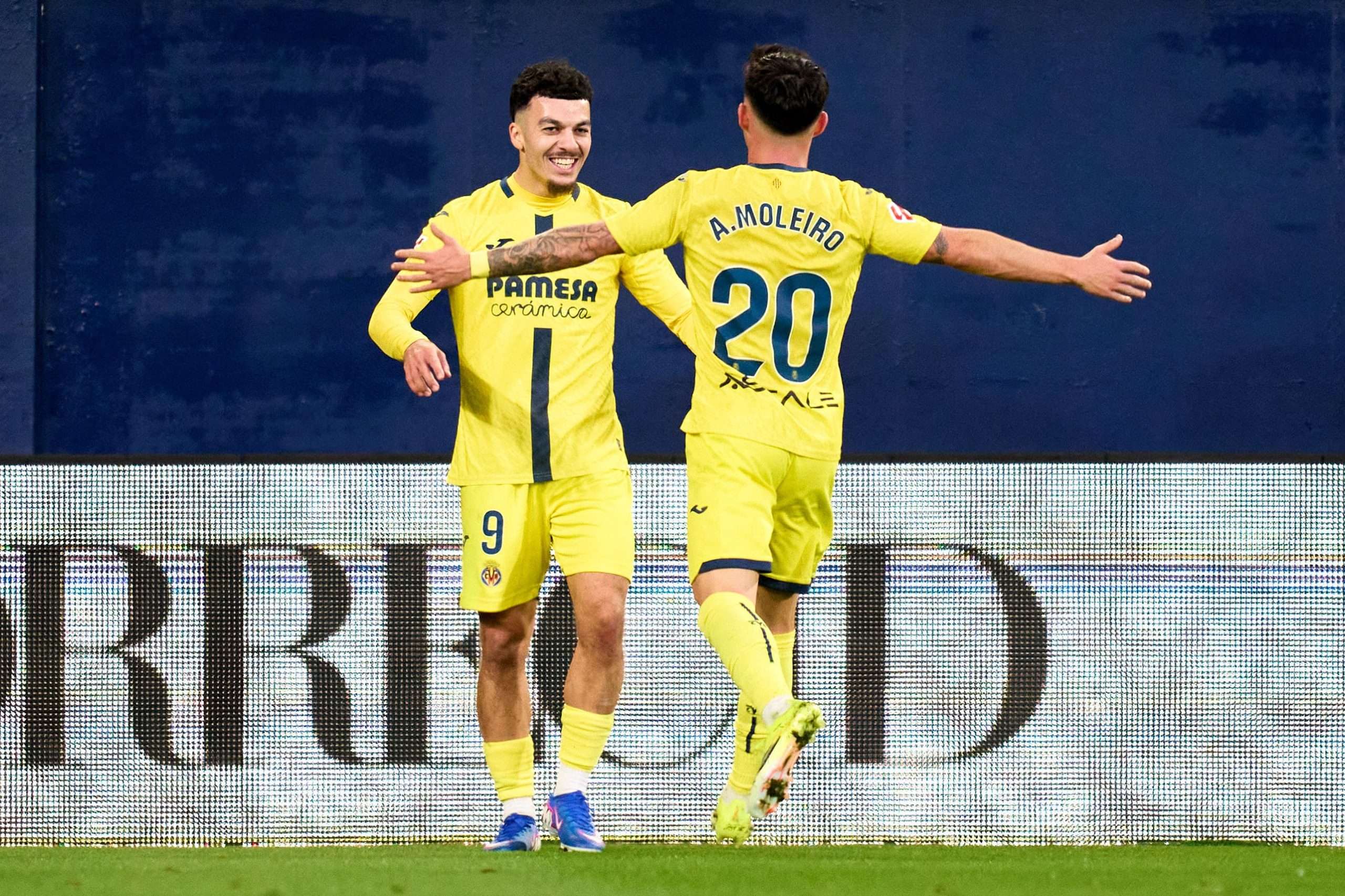 Georges Mikautadze of Villarreal CF celebrates with his teammate Alberto Moleiro after scoring his team's third goal during the LaLiga EA Sports match between Villarreal CF and Deportivo Alaves at Estadio de la Ceramica on January 10, 2026 in Villarreal, Spain. (Photo by Alex Caparros/Getty Images)