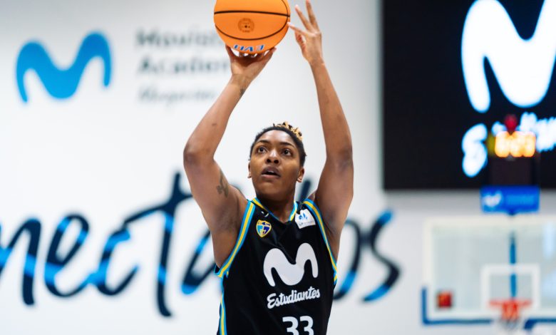 Nneka Ezeigbo lanzando un tiro libre en el enfrentamiento de la jornada 21 contra el Innova-TSN Leganés