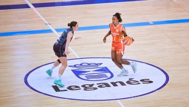 Yvonne Anderson frente a Irene Lahuerta al inicio del encuentro
