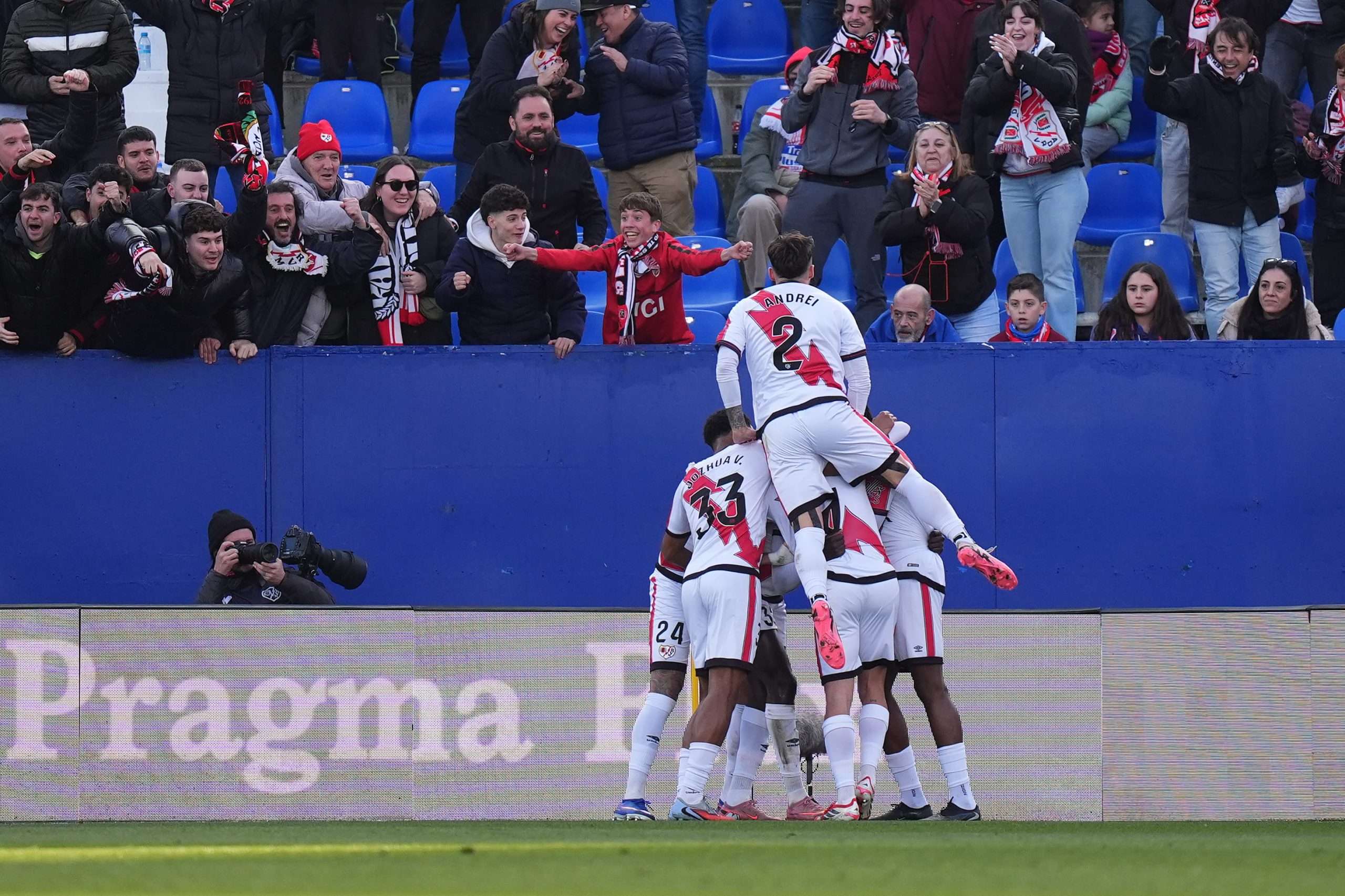 El Rayo Vallecano le gana al Atlético.