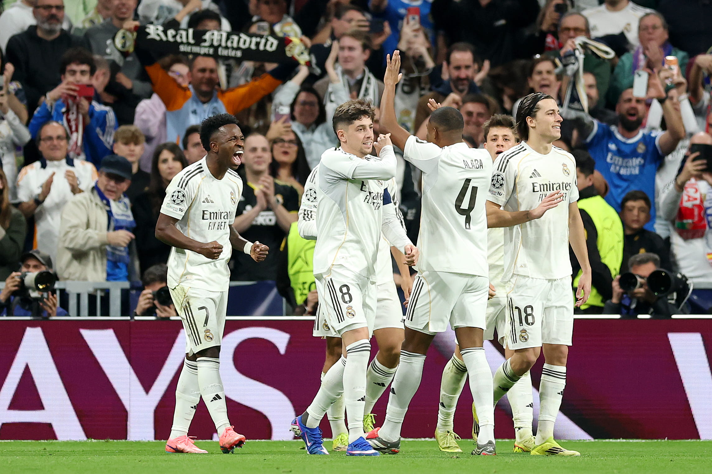 El Real Madrid supera al Benfica y se planta en octavos.
