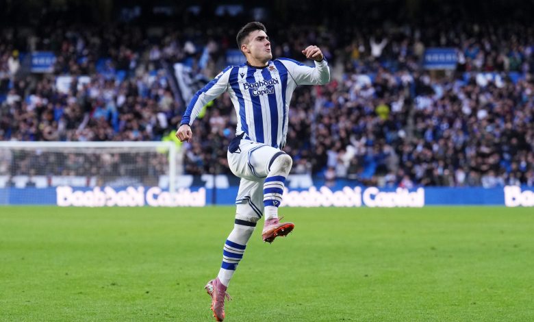 Barrenetxea celebrando un gol.