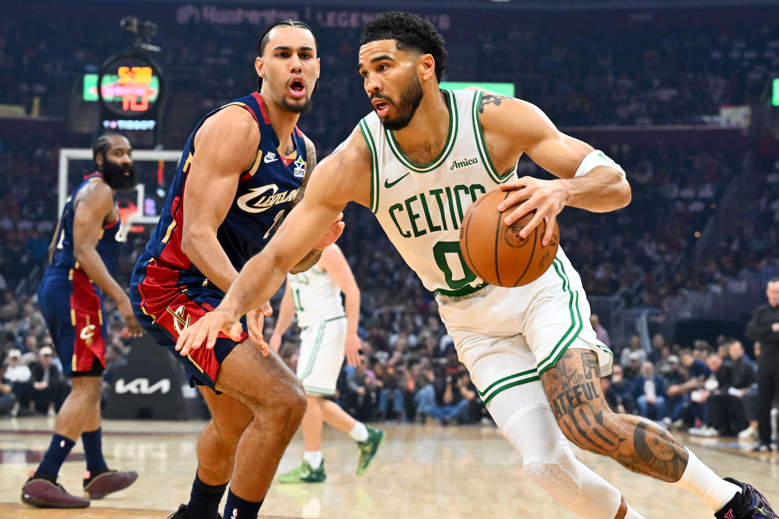 Tatum anota 20 puntos
