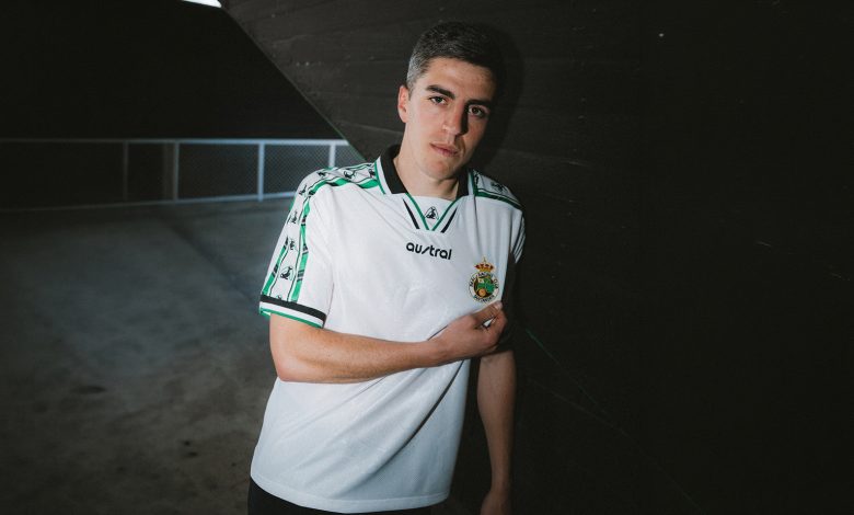 Iñigo Sainz-Maza, capitán del Racing, vistiendo la nueva equipación.