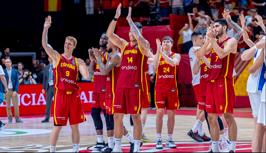 Selección española celebrando la victoria en el Preolímpico