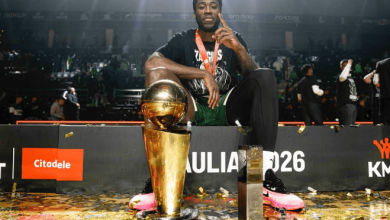 Moses Wright con su trofeo de MVP y campeón de la Copa de Lituania