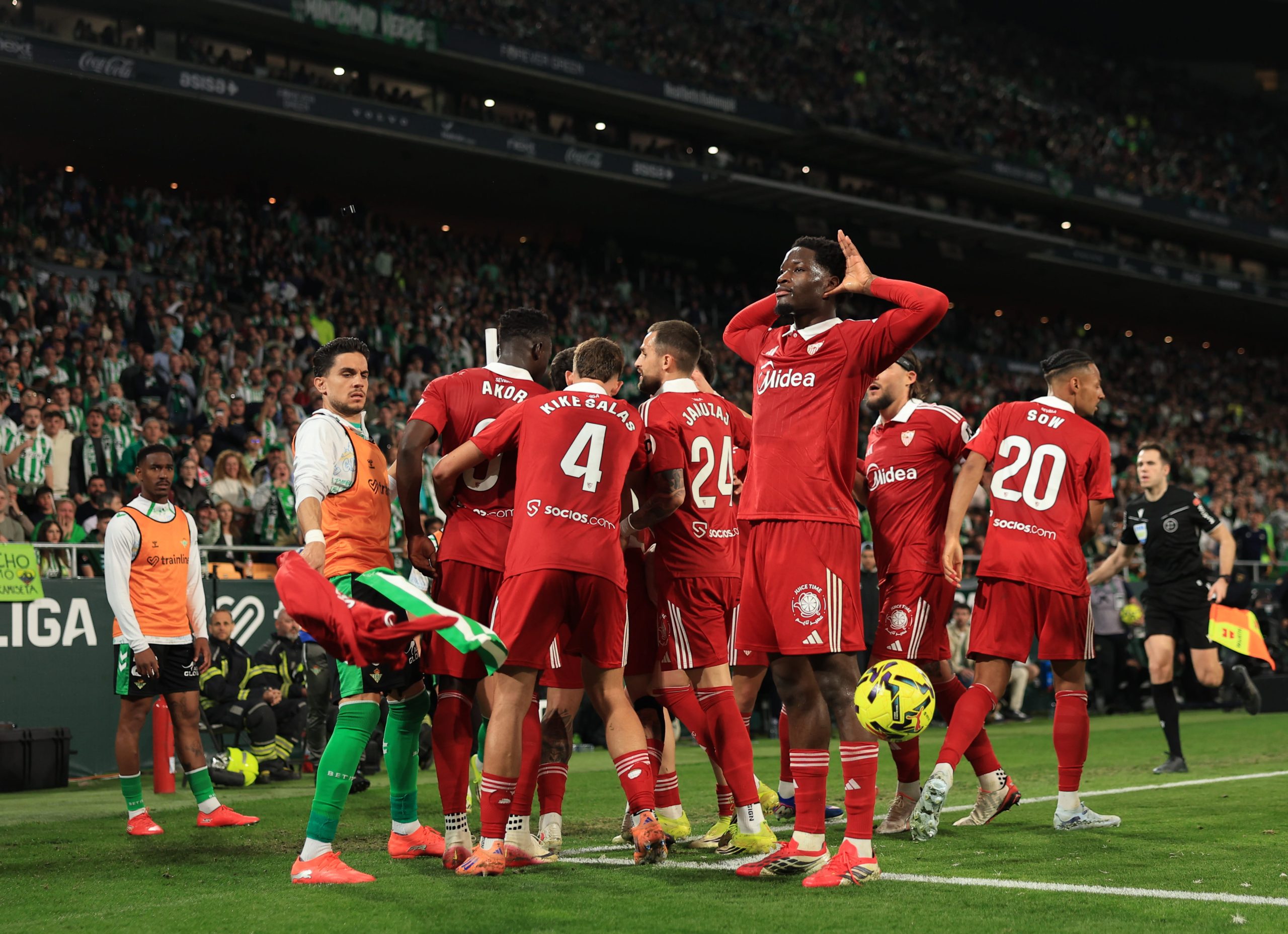 Betis y Sevilla firman las tablas en el derbi.