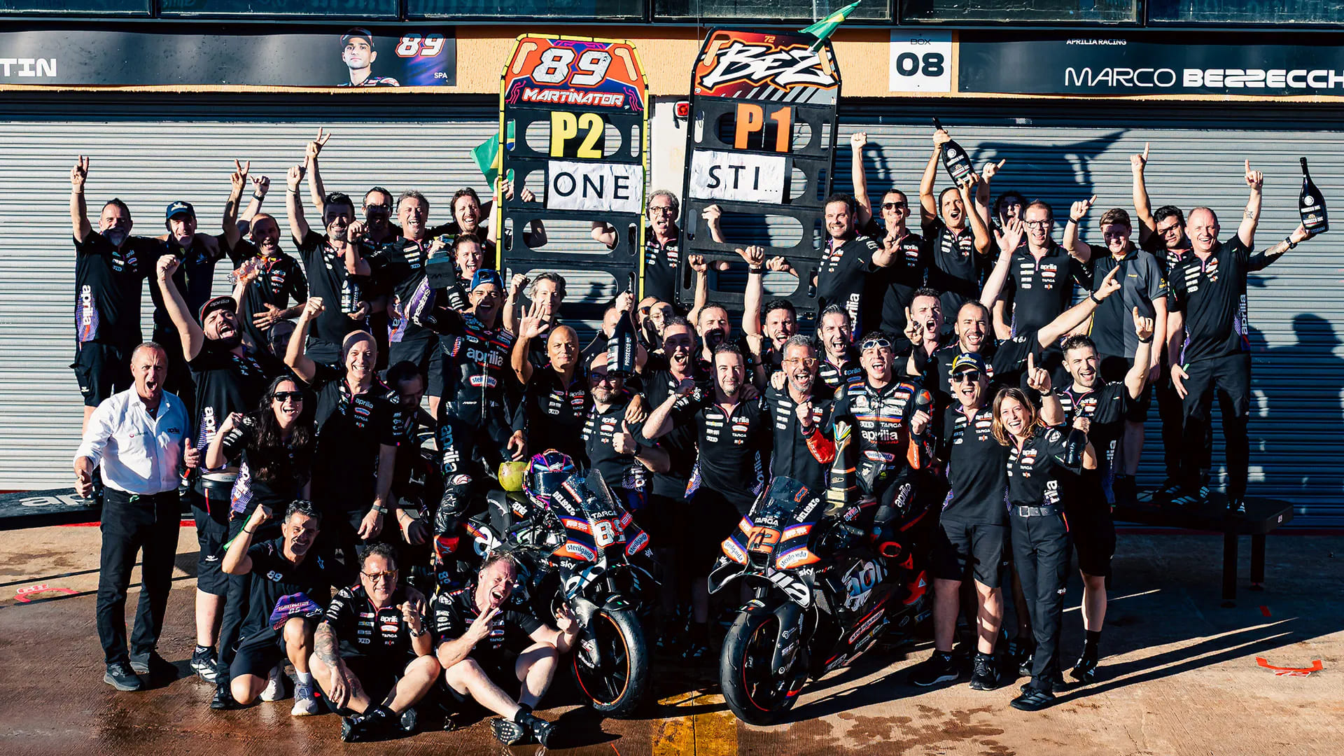 Aprilia celebrando el doblete-Aprilia