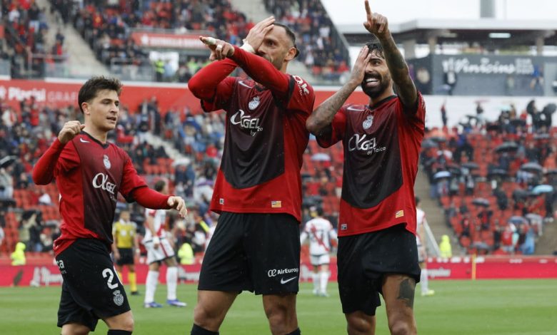 Muriqi celebra uno de sus históricos goles ante el Rayo
