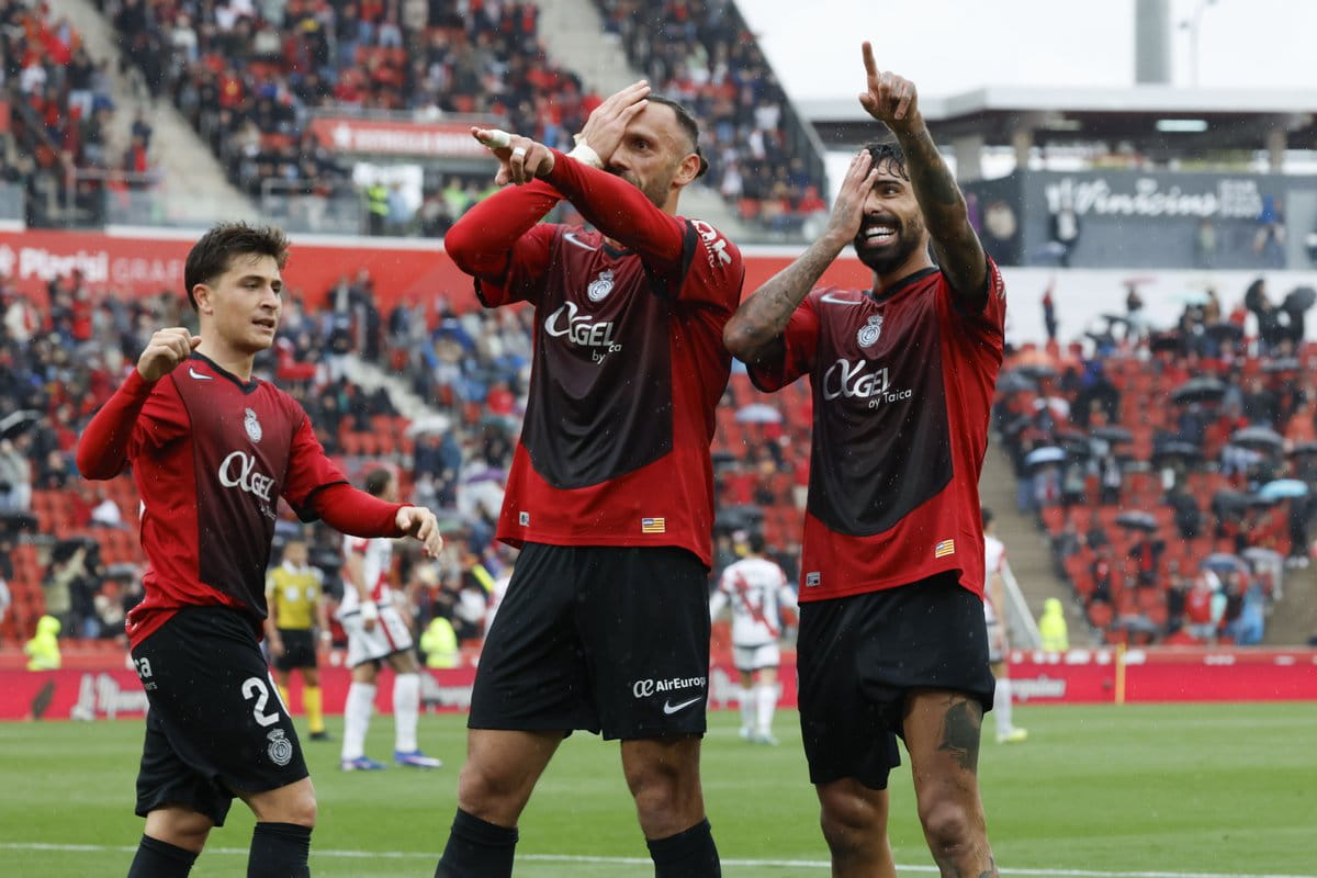 Muriqi celebra uno de sus históricos goles ante el Rayo