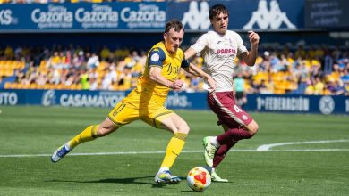 Vladys junto a Sierra en el partido entre el Alcorcón y el Villarreal B en Santo Domingo