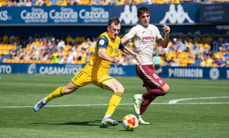 Vladys junto a Sierra en el partido entre el Alcorcón y el Villarreal B en Santo Domingo