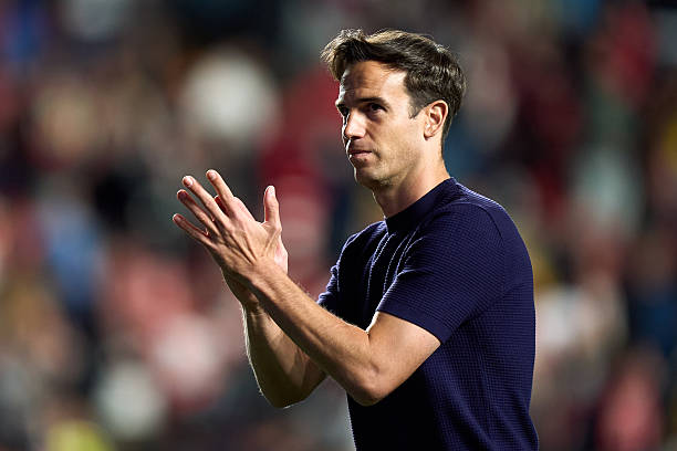 MADRID, SPAIN - APRIL 03: Iñigo Pérez, Head Coach of Rayo Vallecano, acknowledges the fans after the LaLiga EA Sports match between Rayo Vallecano de Madrid and Elche CF at Estadio de Vallecas on April 03, 2026 in Madrid, Spain.