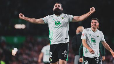 Asier Villalibre celebrando su doblete.