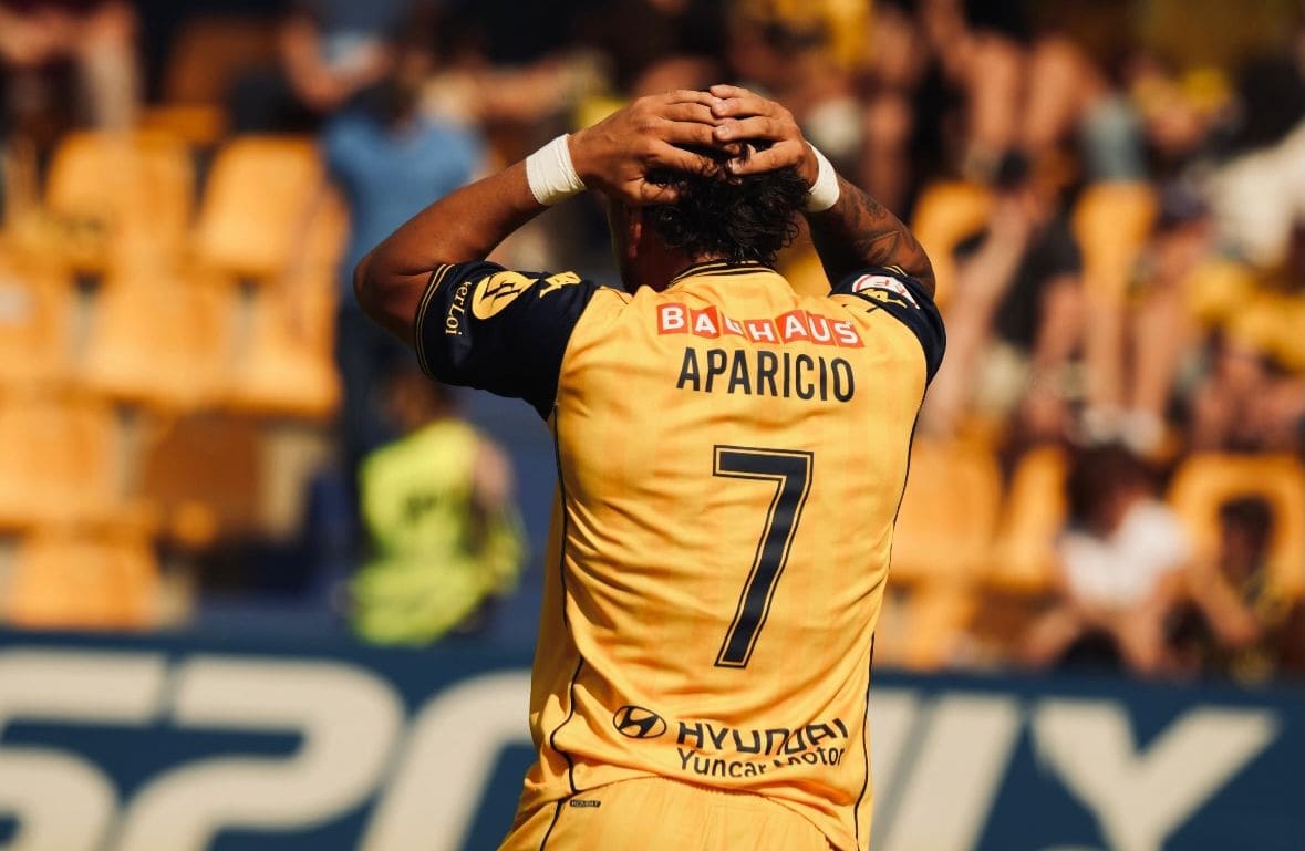 Aparicio se lamenta durante el partido entre Alcorcón y Europa en Santo Domingo